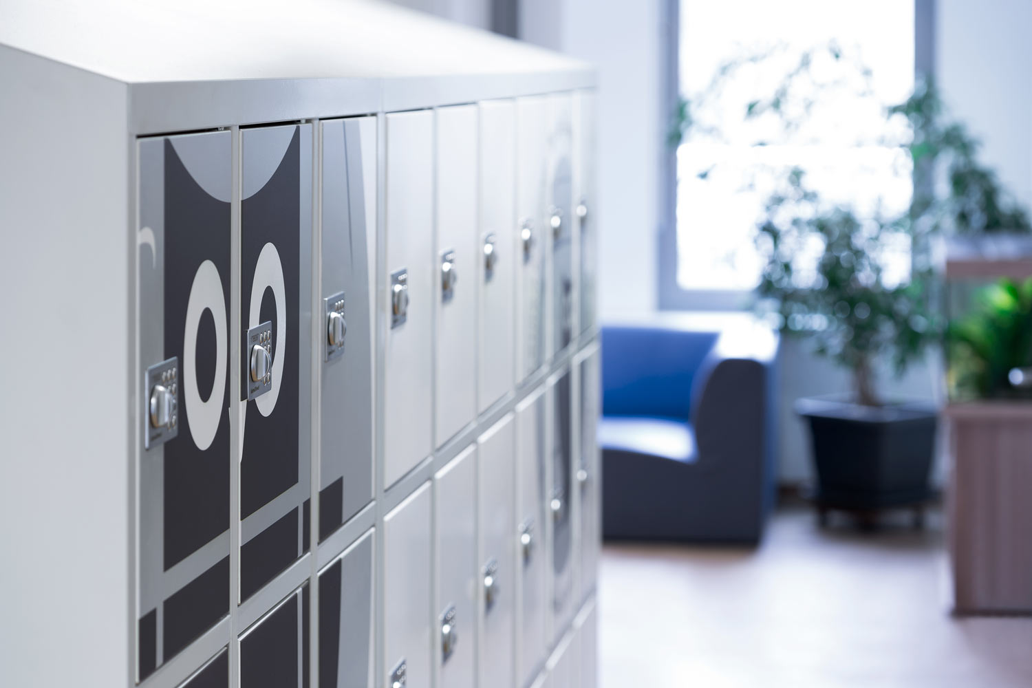 astradirect Schulschließfächer Versicherung, Anna Schmidt Schule in Frankfurt Die astradirect Schulschließfächer Schutzbrief, in der Anna Schmidt Schule in Frankfurt